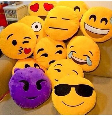 Oreiller bourré rond de sommeil de bébé d'émoticône jaune d'Emoji pour l'usage à la maison