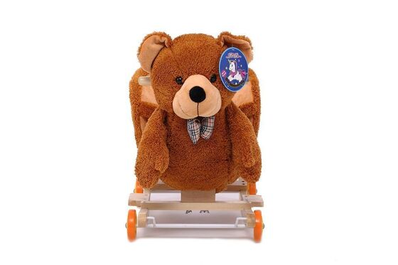 Le beau bébé mignon joue la chaise animale de basculage de bébé de peluche d'ours de nounours