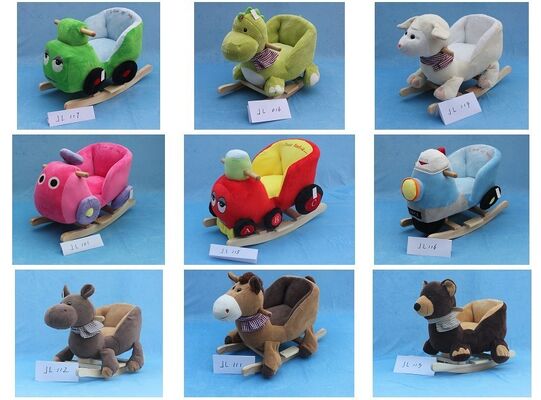 Le bébé mignon de basculage de chaise animale de bébé joue la petite poupée de peluche de sirène
