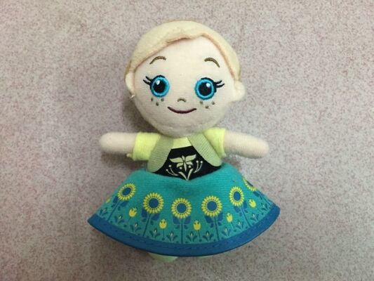 la belle peluche congelée Keychain de 4 pouces bourré joue le jaune bleu rouge
