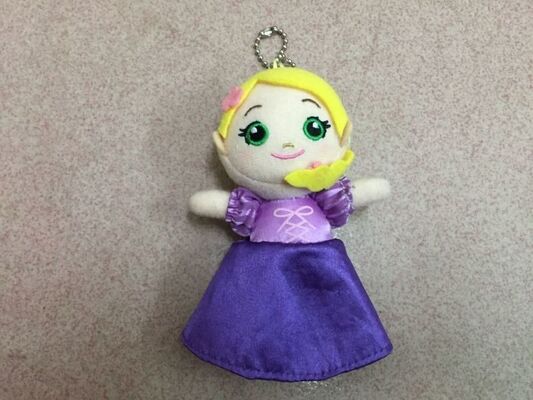 la belle peluche congelée Keychain de 4 pouces bourré joue le jaune bleu rouge