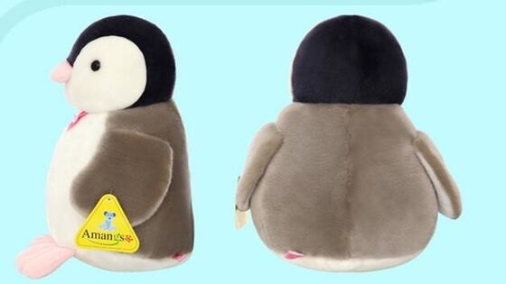 La peluche personnalisée adaptée aux besoins du client joue le pingouin mignon avec la couleur de noeud papillon, blanche et noire