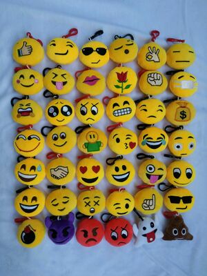 Beau jouet mignon Keychain de peluche d'Emoji avec le crochet pour des cadeaux de promotion