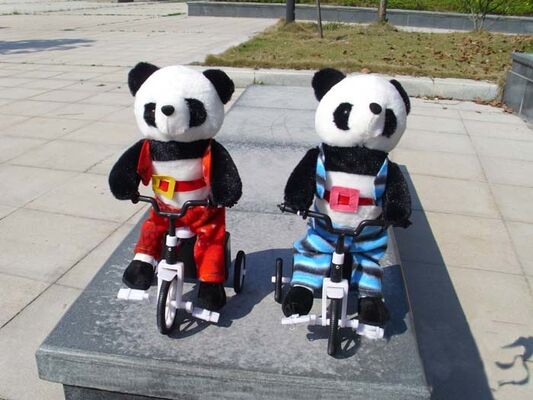 Jouets musicaux de peluche de coton de 100% pp, jouet mou de panda animal électronique de bicyclette
