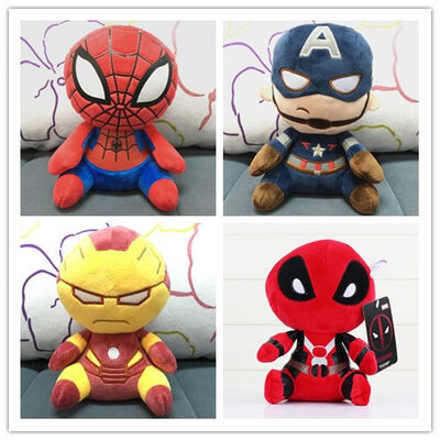 les jouets mignons de peluche de bande dessinée de 20cm s'émerveillent le nombre d'actions bourré par groupe de vengeurs