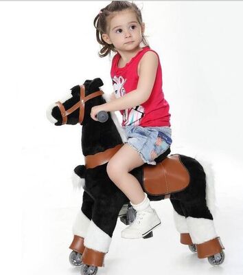 Enfant mécanique de poney d'équipement de parc d'attractions de mode se débarrassant sur l'animal de marche