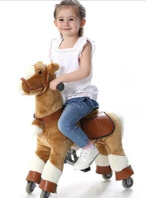 Enfant mécanique de poney d'équipement de parc d'attractions de mode se débarrassant sur l'animal de marche