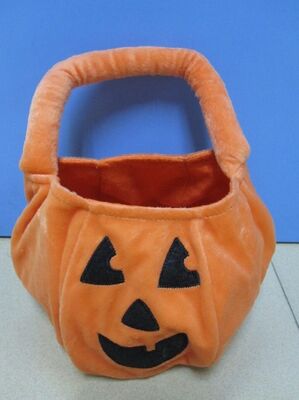 La peluche orange adaptée aux besoins du client de Halloween joue le sac bourré 12 par pouces pour la partie