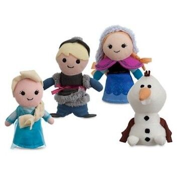 La belle peluche de bande dessinée joue les marionnettes molles congelées de doigt pour des cadeaux et la prime de promotion