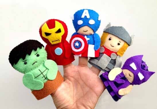 La peluche de bande dessinée de mode joue les marionnettes de doigt de feutre de vengeurs, pour des cadeaux de promotion et la prime