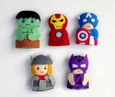 La peluche de bande dessinée de mode joue les marionnettes de doigt de feutre de vengeurs, pour des cadeaux de promotion et la prime