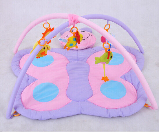 Les bébés pourpres de papillon jouent des gymnases et des tapis/le gymnase jeu de bébé